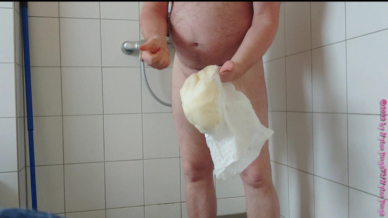 Carmen_Nylonjunge: Testul de incontinență nylonjunge 2, urină