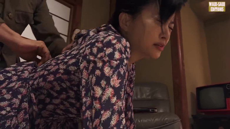 MILF, Wabi-Sabi Editions: Erotické drama divadlo smyslné setkání s půvabnou hospodyní proprietress - scéna. 3