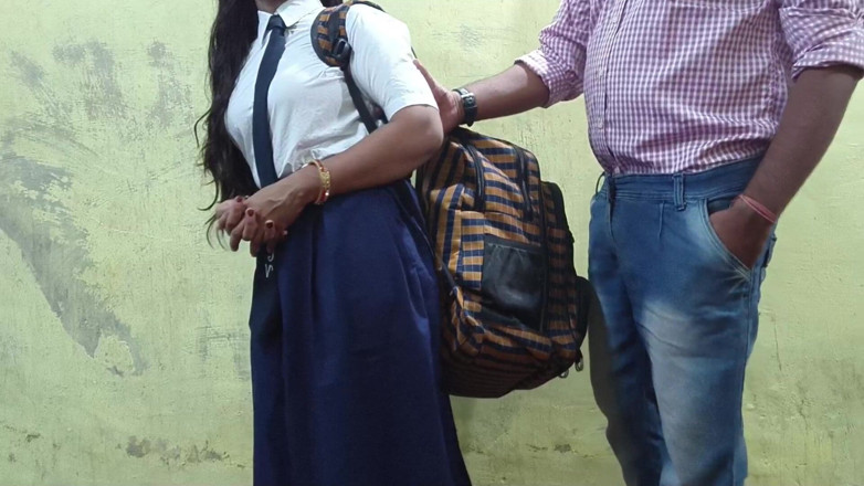 Mumbai Ashu: Une étudiante indienne se fait baiser par son prof