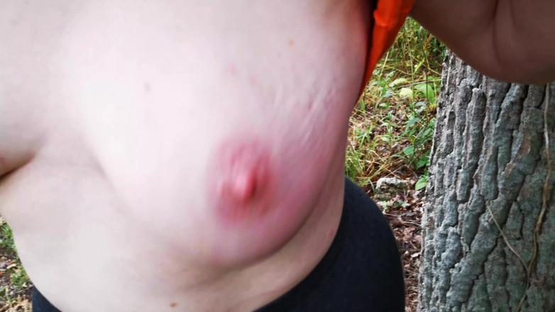 Bouncy Tits Action: 비 또는 빛나기