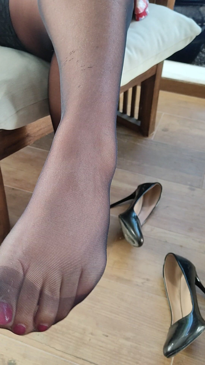 corynanylon: Hold up Black