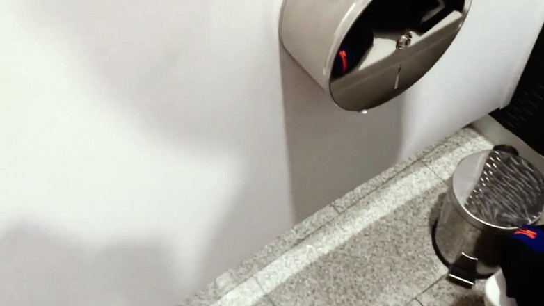 Extremalchiki: Toilettes du centre commercial