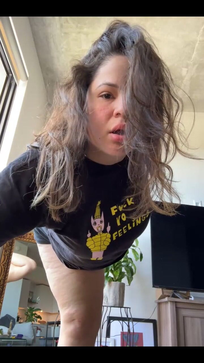 Dani Valentina: Dani valentina के साथ लाइव स्ट्रीम