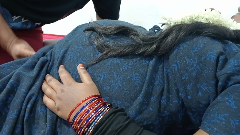 Veni: Une femme tamoule baise son amant en parlant au téléphone...