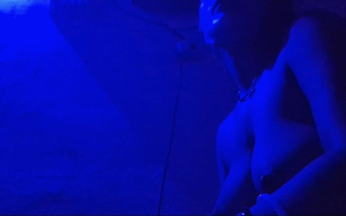 Busty Banuu: Ma belle-sœur baisait très bien la nuit