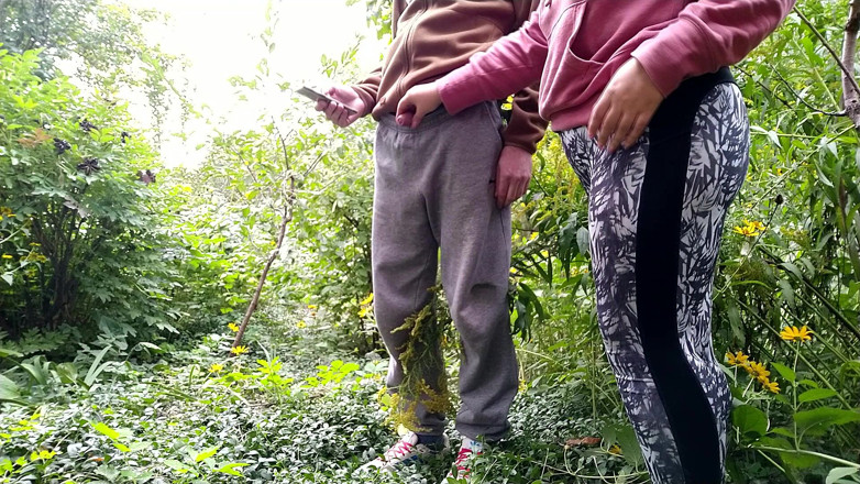 OurFetishLife: Une MILF au cul magnifique en legging m'a aidé à faire...