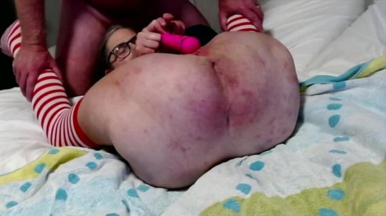 Squirting Senior: POV dojrzała żona z ogoloną cipką i pończochami Zabawki mokrej cipki...