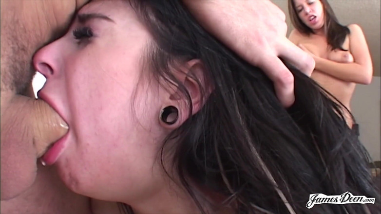 James Deen: Joanna Angel und Haley Paige genießen mit James Deen