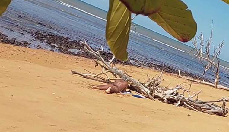Ladysilvas: Ladysilva została nakręcona, ukrywając opalając swoją gorącą dupę na plaży