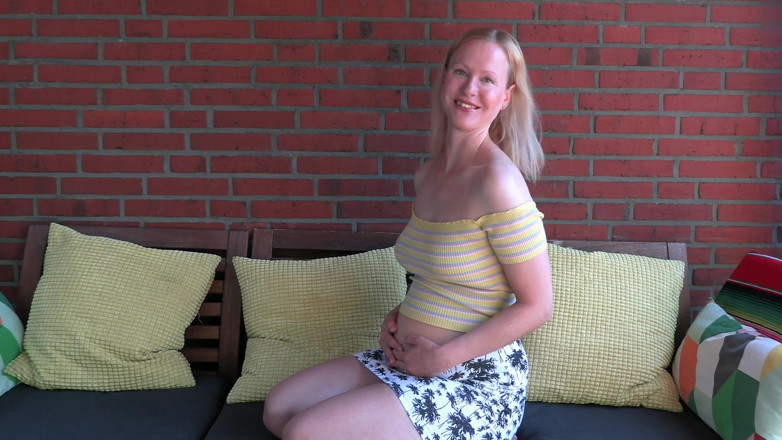 Blondehexe: Femme enceinte baisée par un voisin
