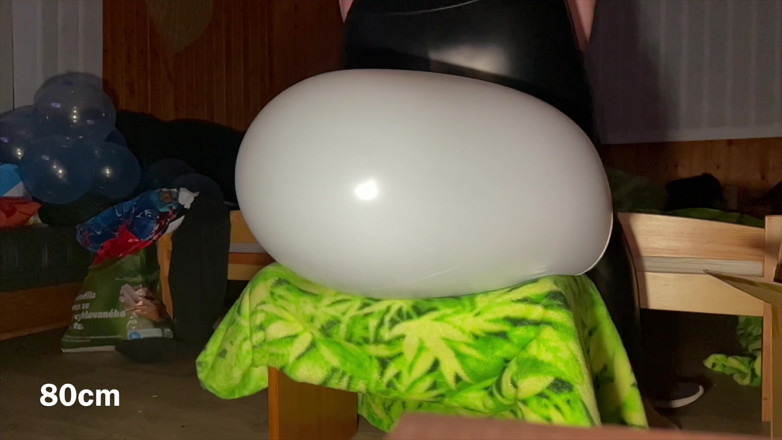 BeachBallsDuo: Bigbootylucy reiten und zermalmen 10 strandbälle von ihrer zeitlupe mit ihrem...