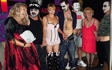 Only Taboo: Halloween maturo festa anale orgia