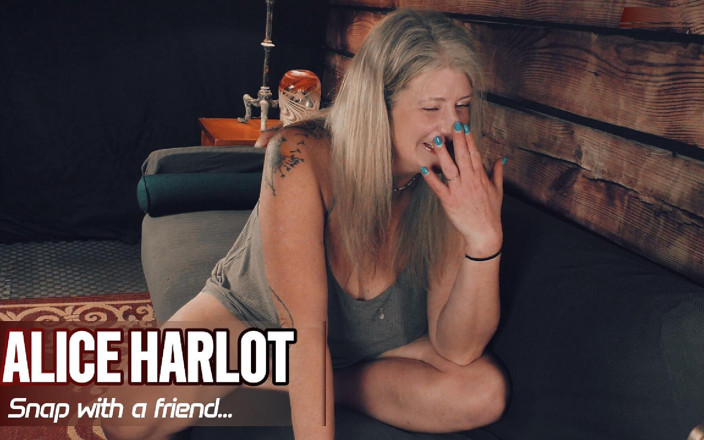 Alice Harlot: 젖탱이를 빨아주는 핫한 밀프