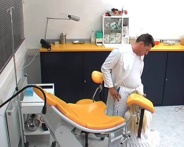 Rubber & Clinic Studio - 1ATOYS: Trò chơi hậu môn tại văn phòng gyn