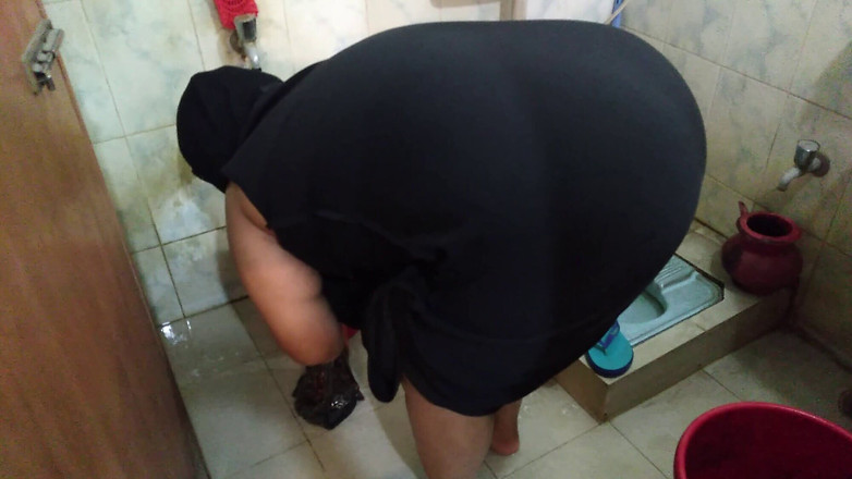 Aria Mia: dost ki arbi patni ki sabse achchhe dost dvara baathroom...
