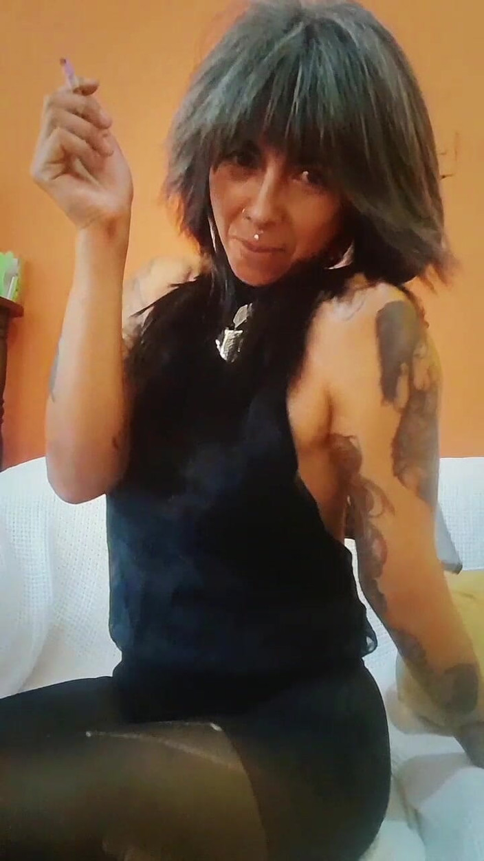 Casia Castro: Rehat asap – mari bermain dengan saya