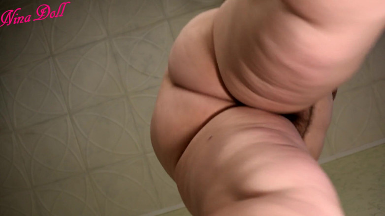 Nina Doll: Трясет задницей, колыхает, сжимает в видео от первого лица