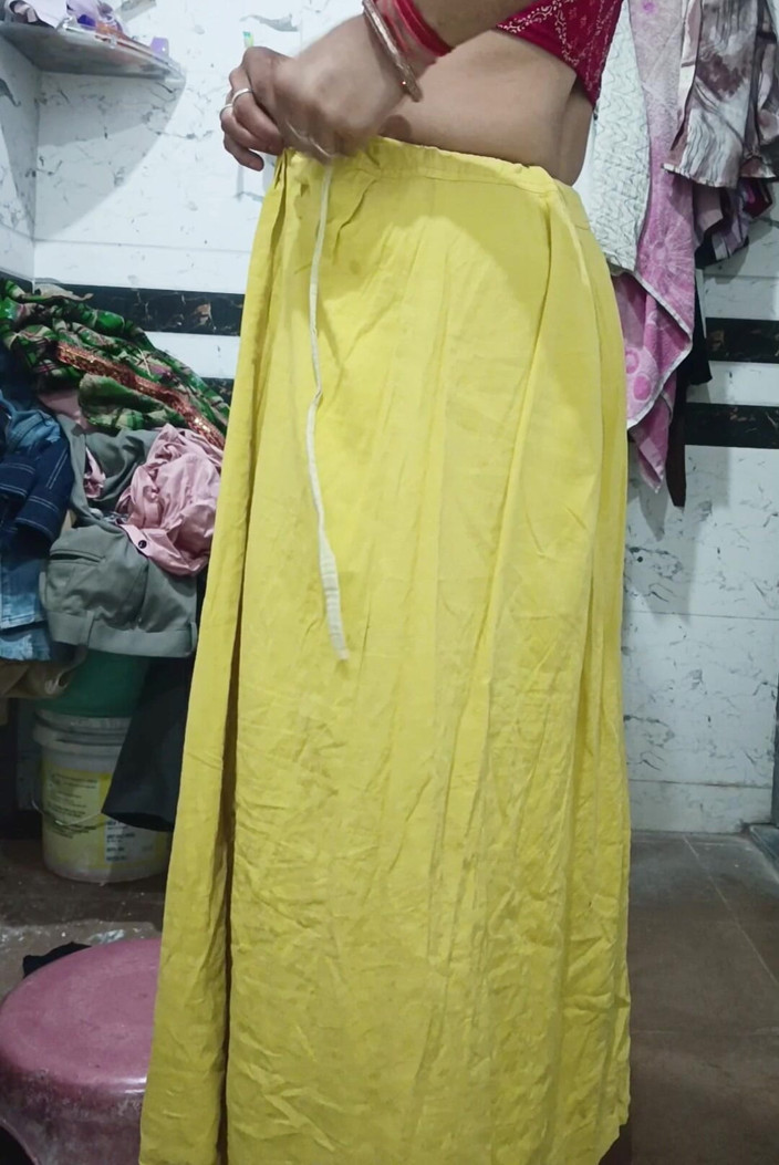 Priyahot77: Priya bhabi blusen-show
