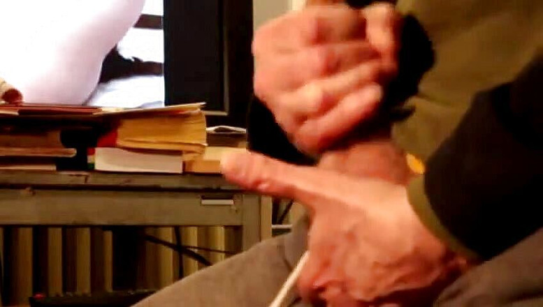 Mstbooblover: Handjob sensual dengan bra