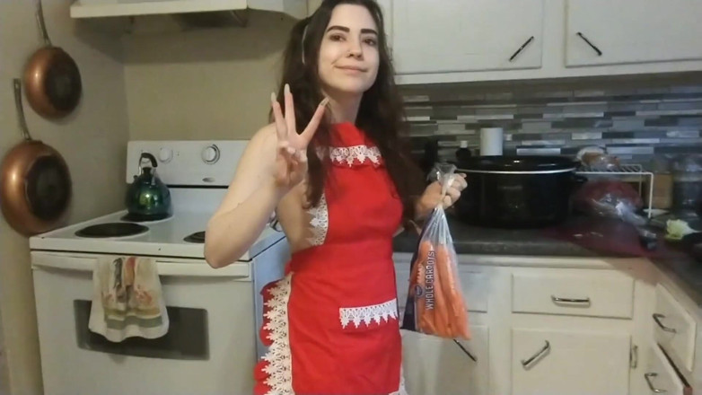 lilredvelvettt: Cocinando sopa en solo un delantal