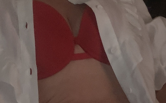 Wetwife2024: Dedeándose ella misma con los dedos mojados