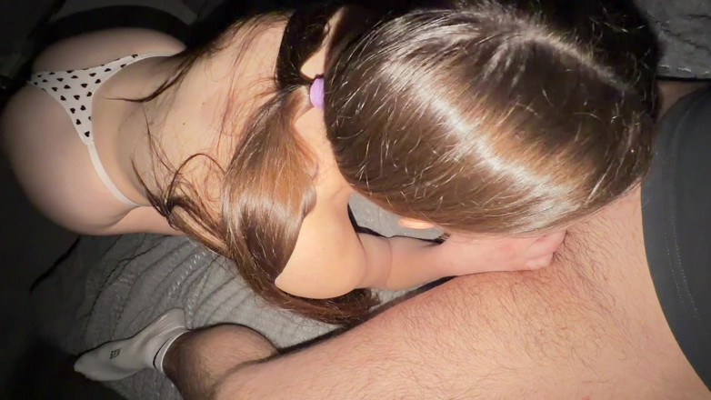Sinner Girl: Gorący student z ciasną różową cipką dostaje potężny orgazm i...