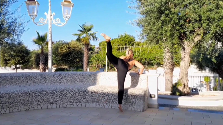 Selena701: Ejercicios de yoga y sexo al aire libre de Selena