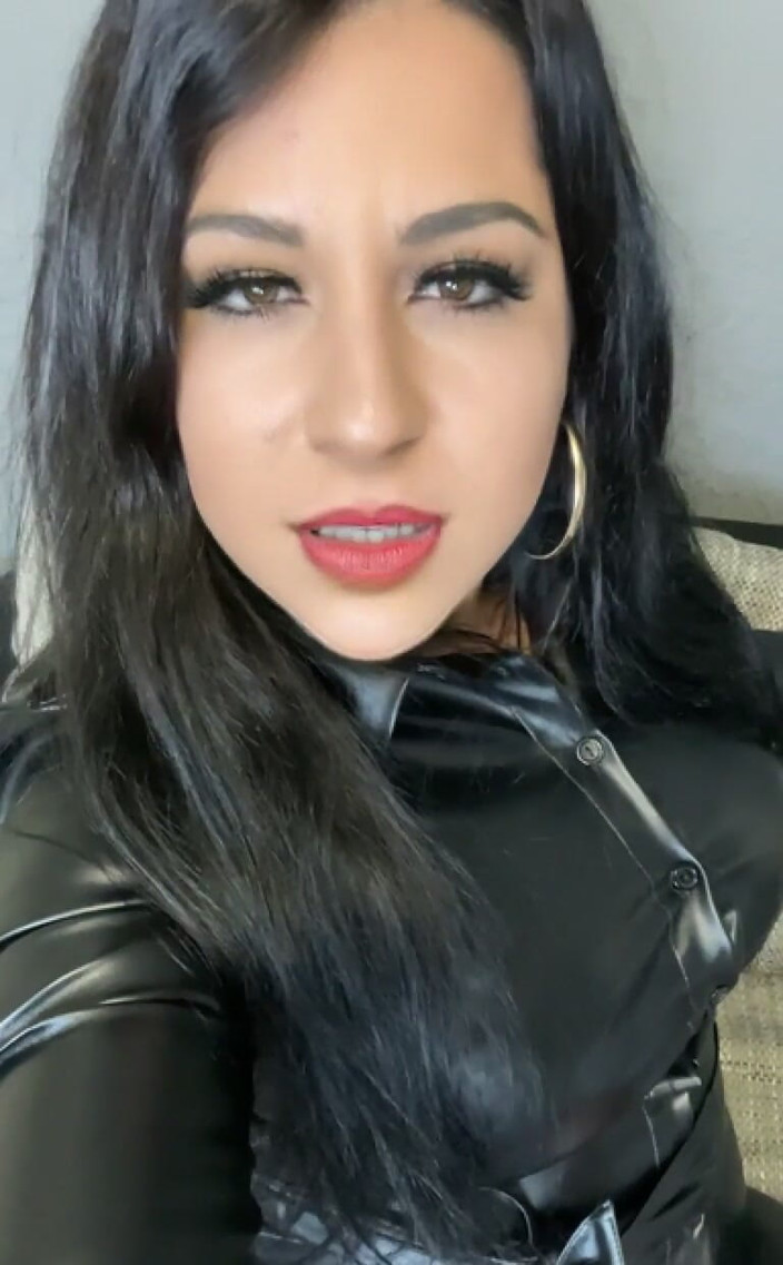 LadyAyse5: Hungriga Findom-videor är redo. Lady Ayse knullar din hjärna! Skicka hyllning...