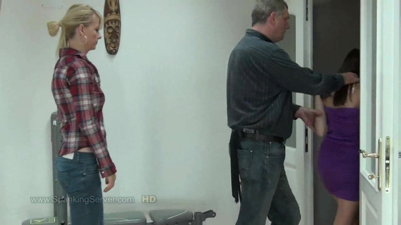 Spanking Server: Katie Gold brustpeitsche