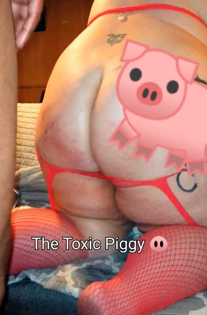 Kimmywetwet: Lubang pantat cewek piggy ini dientot habis-habisan pakai dildo sampai...