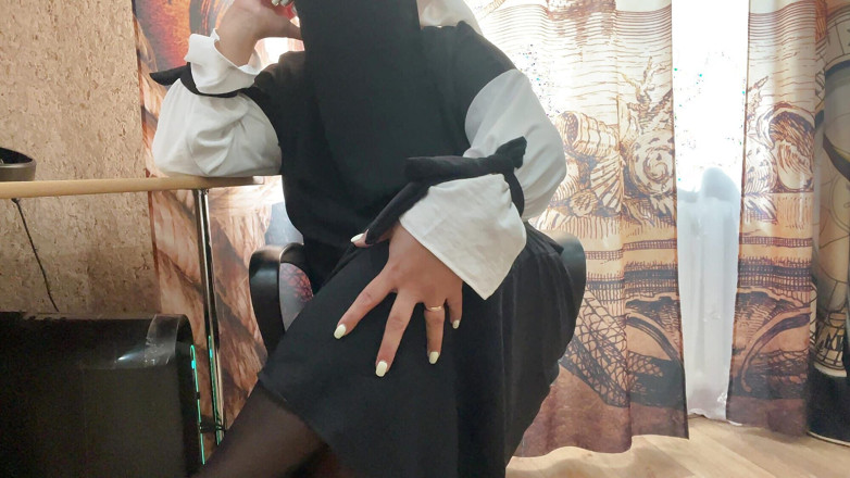 Lux Eva: Arab Egyptian Wife in Sexy Pantyhose Talking on the Phone...