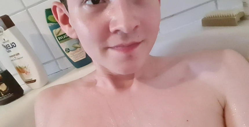 Prettyboi2000x: Kąpiel bez maski !! Proszę o opinię, jeśli ci się to...