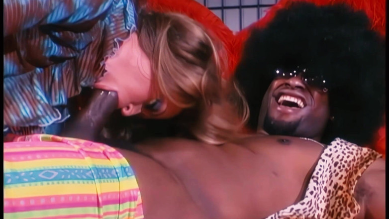 BestPorn85: Tommi rose haben romantischen sex auf einem herzförmigen bett