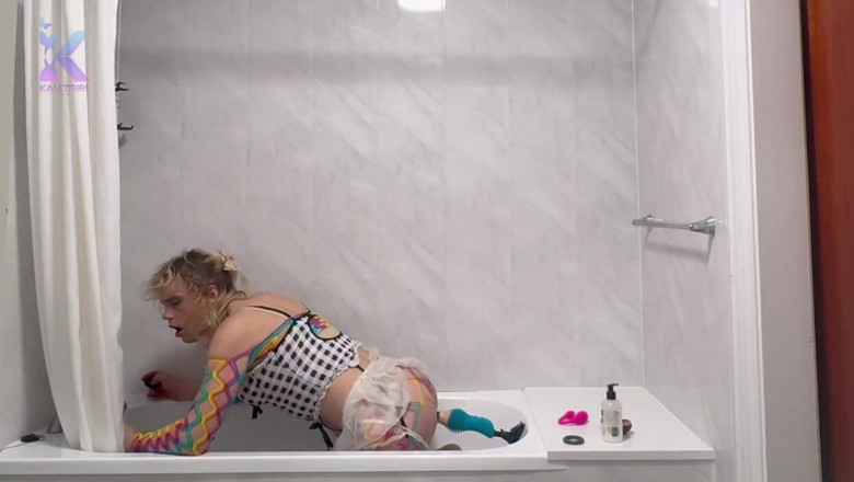 Kali TGirl: Kalitgirl utilise une machine à baiser