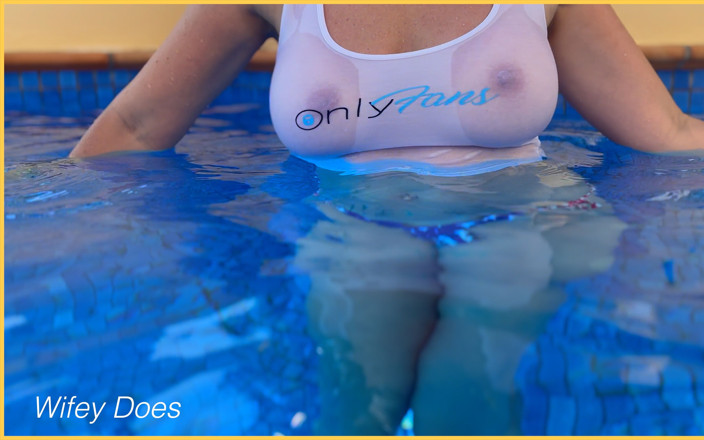 Wifey Does: Wifey va en el piscina sin sujetador