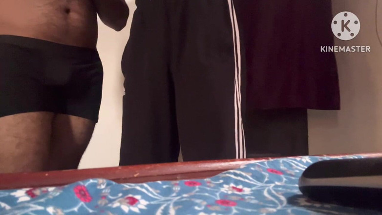 Desi__Panda: Indiano gay barbeiro pela primeira vez segura meu grande pau...