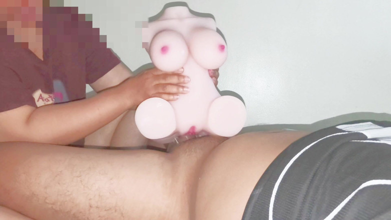 Misslady32: Ma soubrette excitée trouve une poupée sexuelle