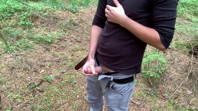 Fratchino: Être excité dans la nature et sentir tellement excitée - pisse...