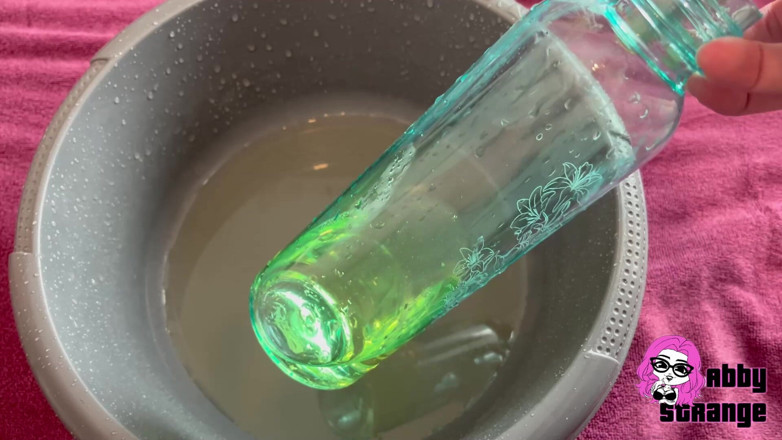 Abby Strange: Kencing di dalam botol - bolehkah saya melakukannya?