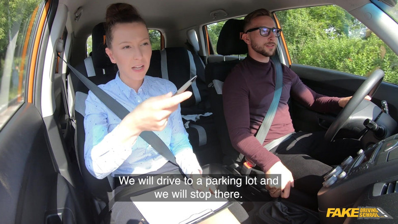 Fake Driving School: Leck meine muschi, um mich zu beruhigen