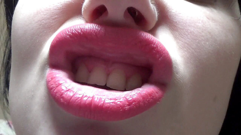 Goddess Misha Goldy: Küssen und entengesicht mit großen rosa lippen