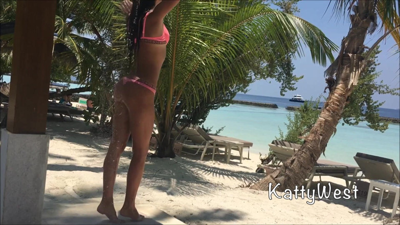 Katty West: 在马尔代夫晒黑的katiy West