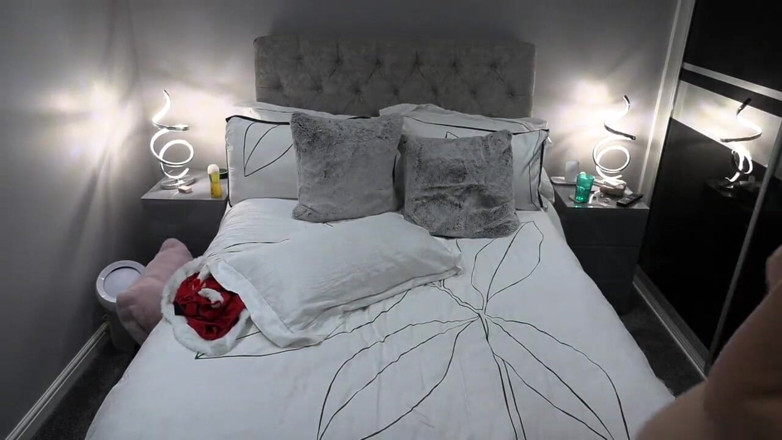 PussyGalorious: Sousedka mě sleduje, jak čůráme na videu