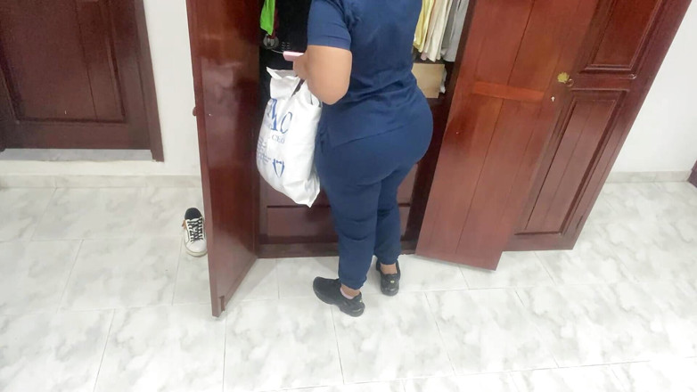 irina69star: Ibu tiri saya yang berpantat besar ditangkap dalam detik paling...