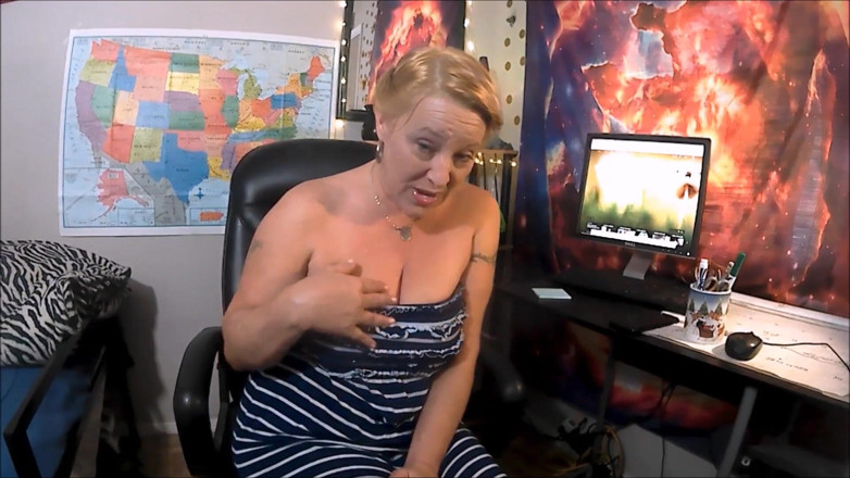 naughtynikki777: Profesoara notează pozele cu pula elevilor