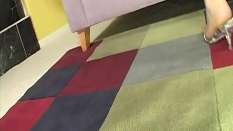 Dirty Teeny: Nadržená brunetka Kotě prstí kapající kundičku a polyká pulzujícího ptáka