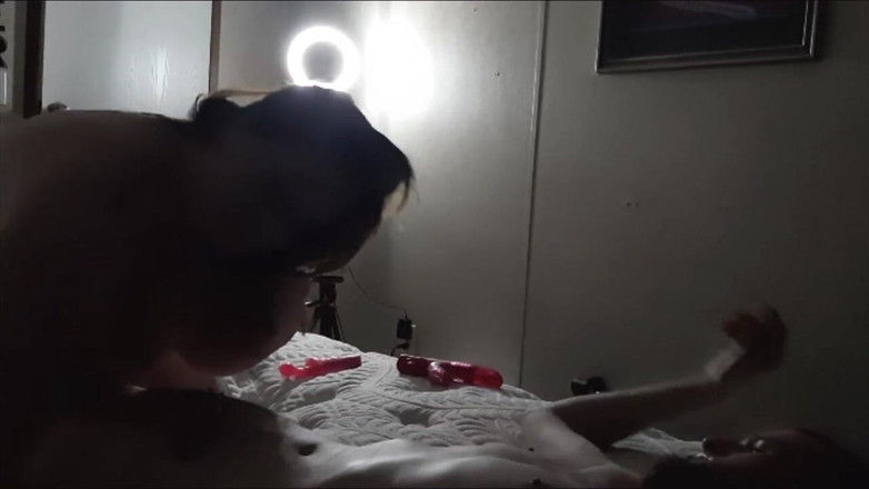 ThatSkinnyGuy: Una noche de follada con una grandota tatuada