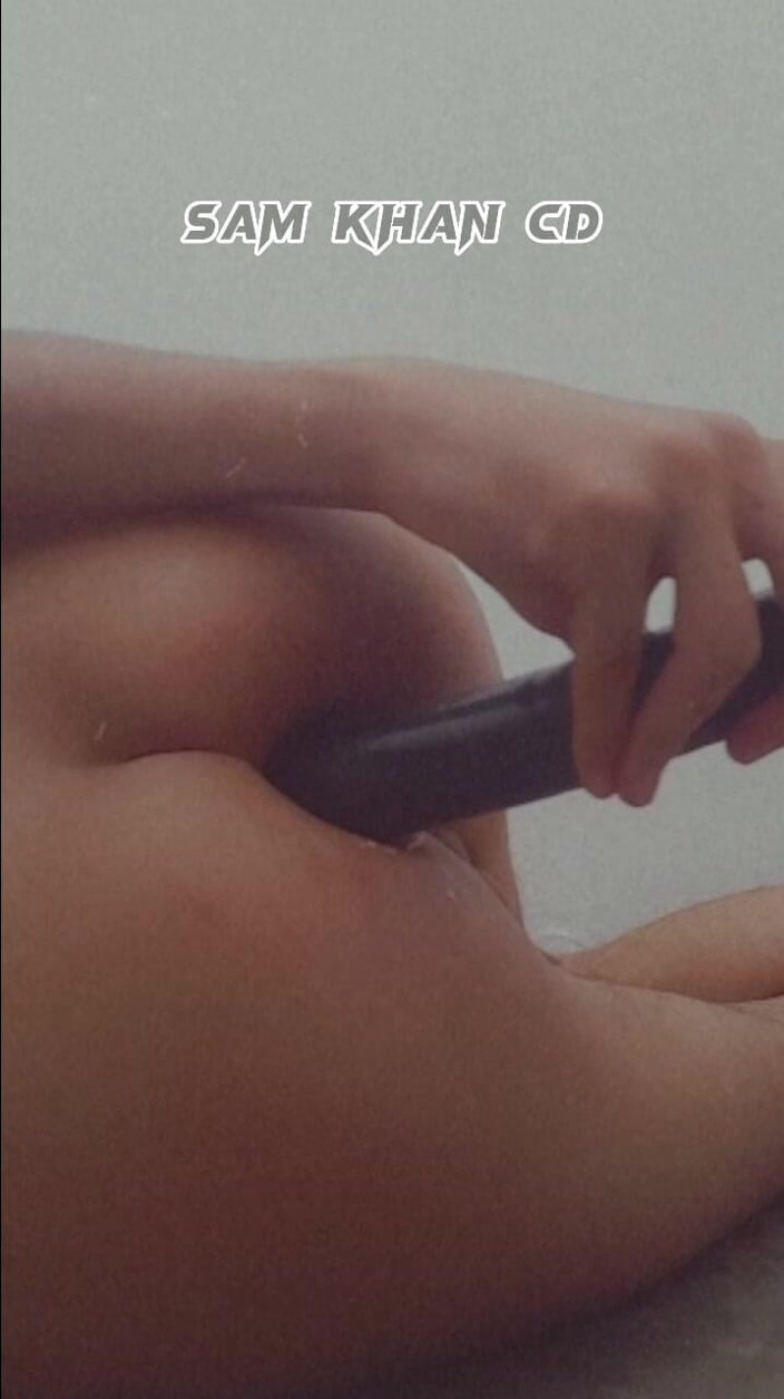 Anna-CD: Lelaki kurus Pakistan bermain dengan pantat dengan dildo hitam besar