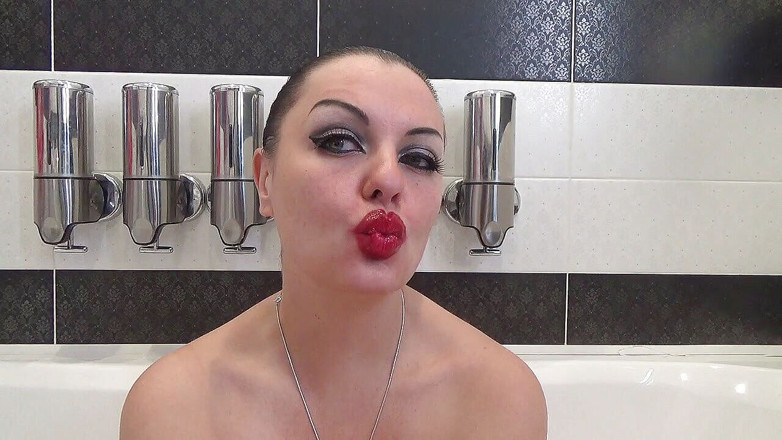 Goddess Misha Goldy: Запах губ, поцелуи, утиные лица с огромными красными губами. фетиш с языком и инструкция по дрочке! Сперма на моих огромных красных губах!