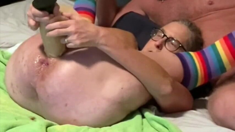 Squirting Senior: Епічний сквірт мастурбації з 12-дюймовим ділдо